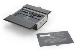 Parker® Parker Duofold Classic Blue & Black International Vulpen -Schrijfgerei 1947985 Parker Duofold Classic Blue and Black International Fountain Pen 3