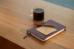 Parker® Parker IM Monochrome Burgundy Balpen -Schrijfgerei Parker IM Monochrome Burgundy BP Sfeer 1