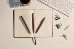 Parker® Parker IM Monochrome Burgundy Balpen -Schrijfgerei Parker IM Monochrome Burgundy BP Sfeer 2